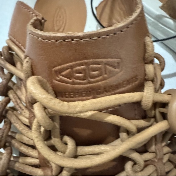 Keen Women's UNEEK Premium Leather Slide Brown Woven Slip-On Shoes 6 - Picture 3 of 12